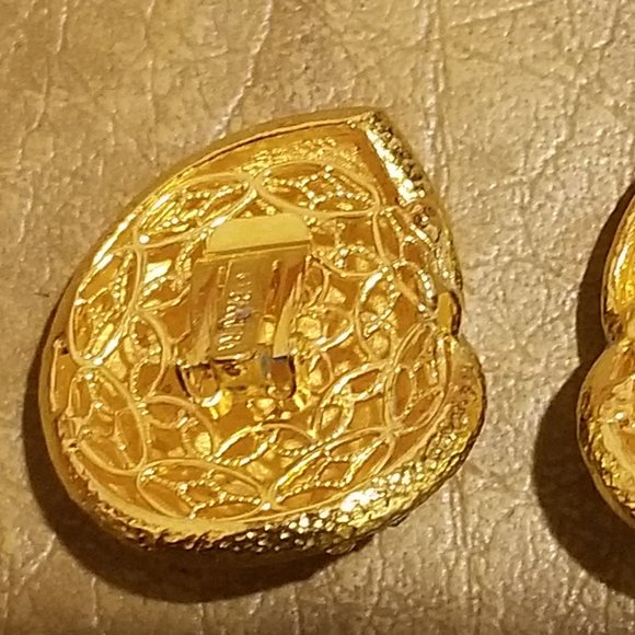 VINTAGE STATEMENT JOSE & MARIA BARRERA CRYSTAL SHELL BEACH CLUSTER GOLD EARRINGS - Picture 3 of 13